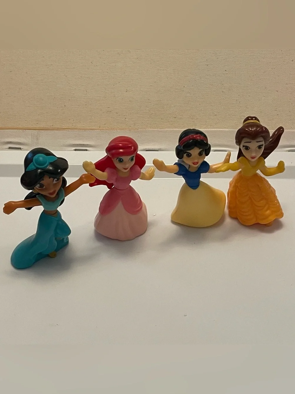 Disney Princess small figurine lot of 4 Jasmine Aerial Snow White Belle toys